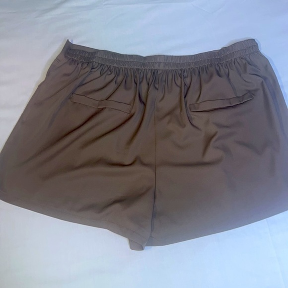 PLUS SIZE CUVE  Short  Size 4 XL - Picture 2 of 5